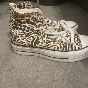 All Star Converse- GREAT CONDITION - LIKE NEW